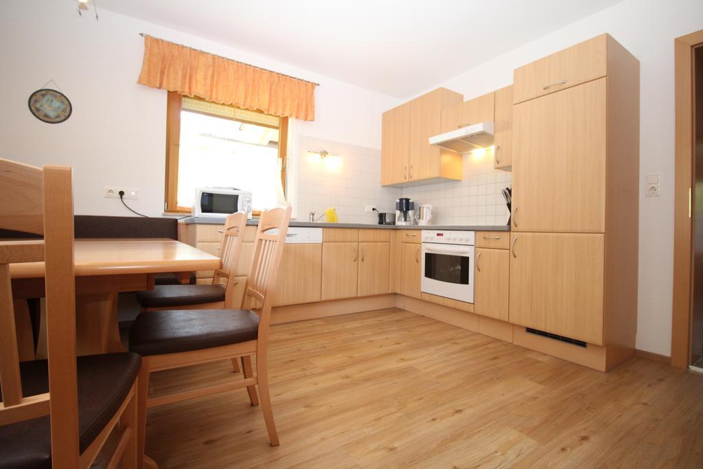 Haus Peter Schiestl Apartamento Zell am Ziller Quarto foto